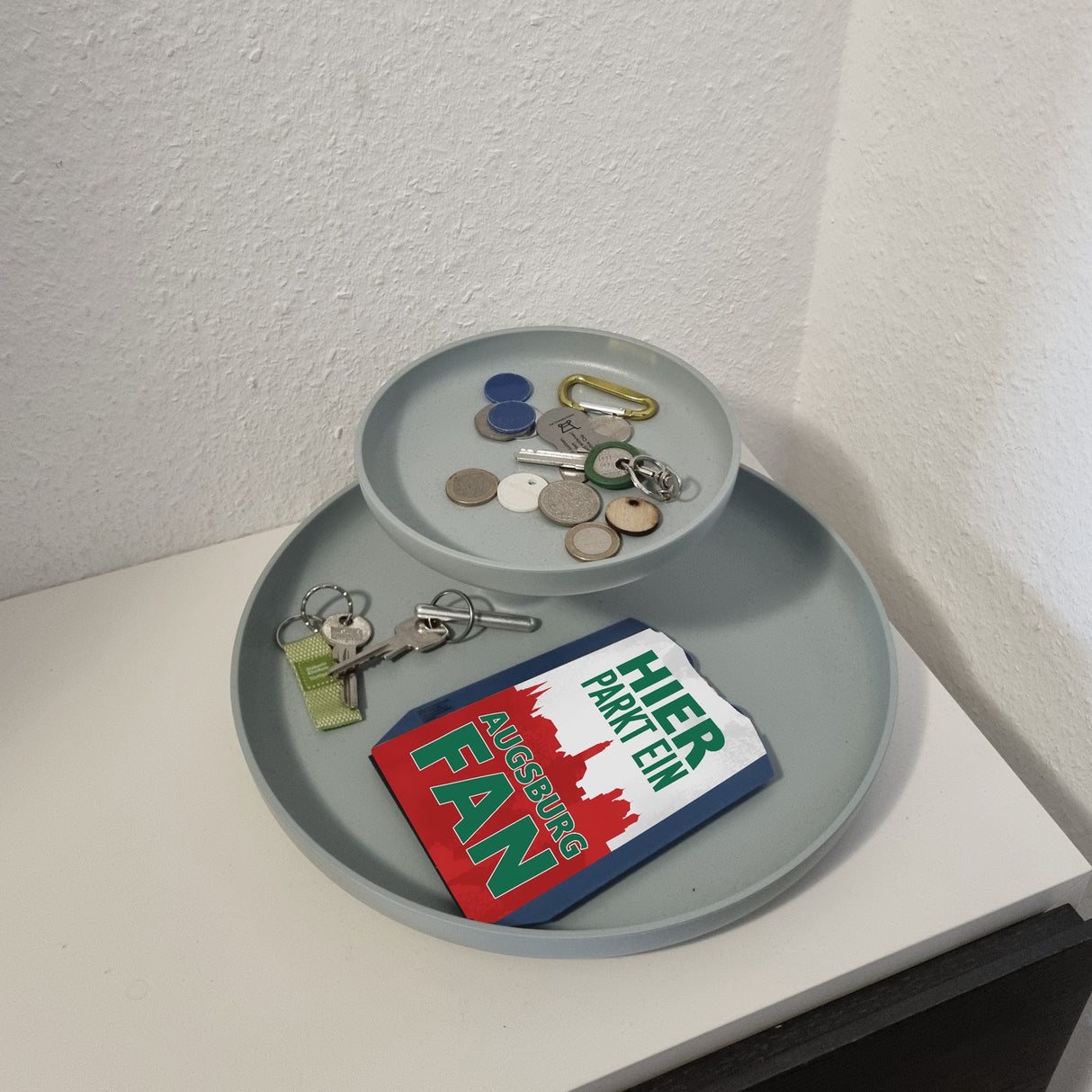 Hier parkt ein Augsburg Fan Parkscheibe in Rot Weiß Grün