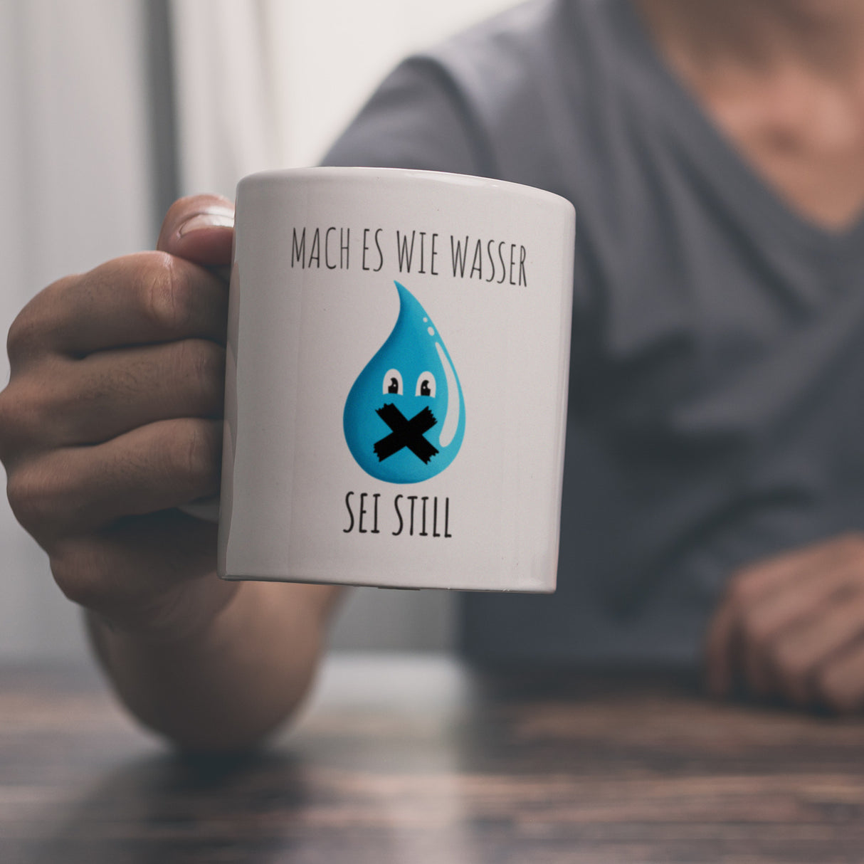 Mach es wie Wasser sei still witziger Kaffeebecher