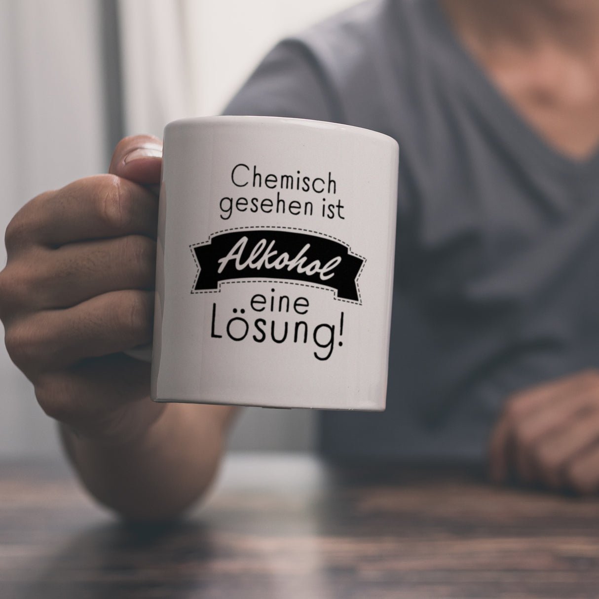Chemisch gesehen ist Alkohol eine Lösung Kaffeebecher