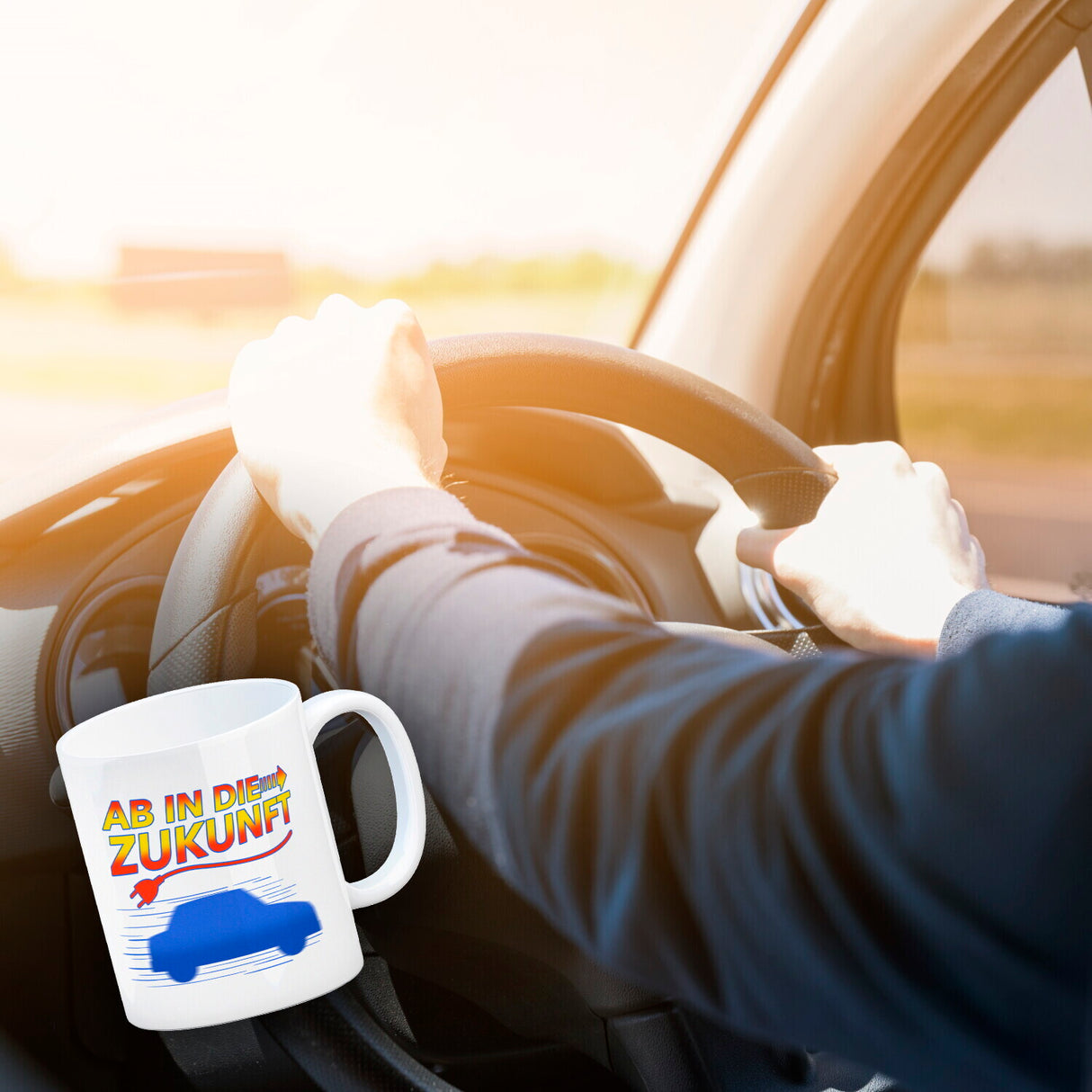 Ab in die Zukunft Elektroauto Kaffeetasse
