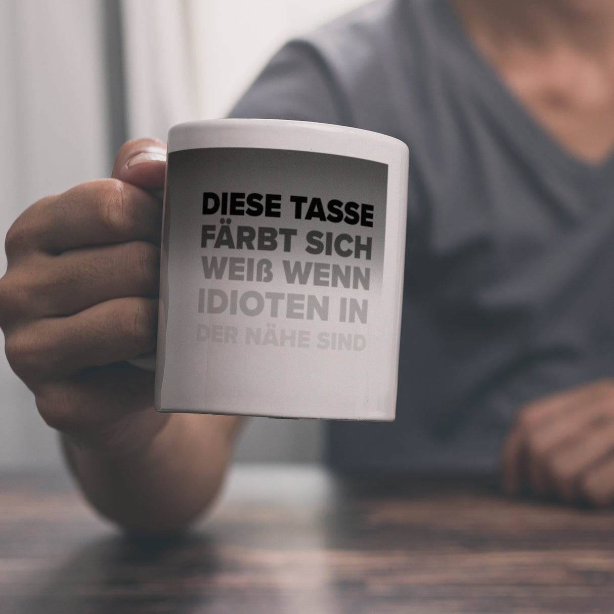Diese Tasse färbt sich weiß, wenn Idioten in der Nähe sind Kaffeebecher