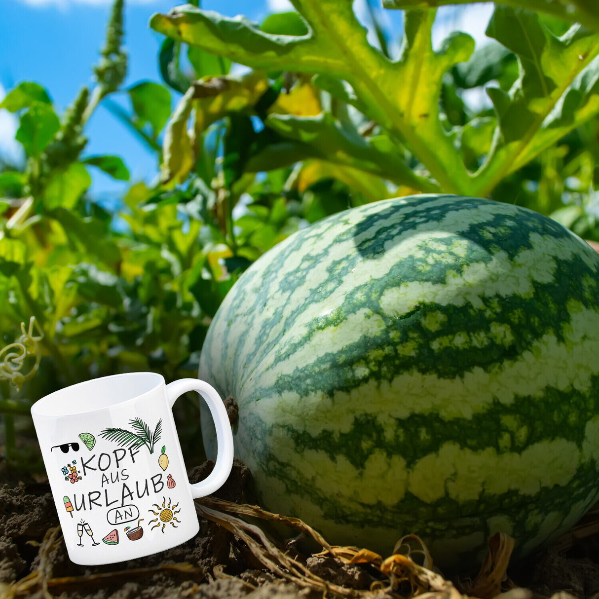 Kopf aus Urlaub an Kaffeebecher für den Sommer