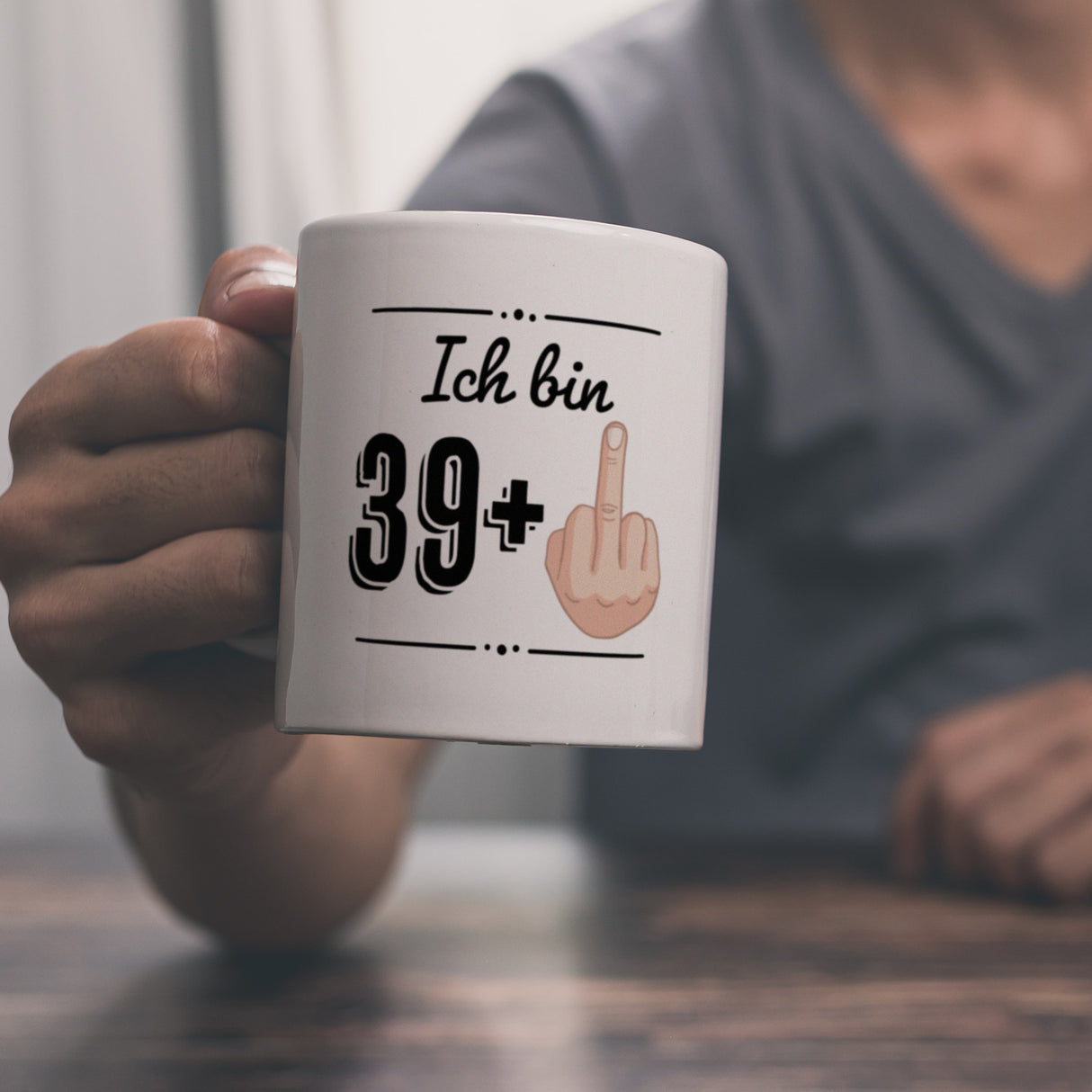 Witziger Kaffeebecher für den 40. Geburtstag mit Motiv: Mittelfinger