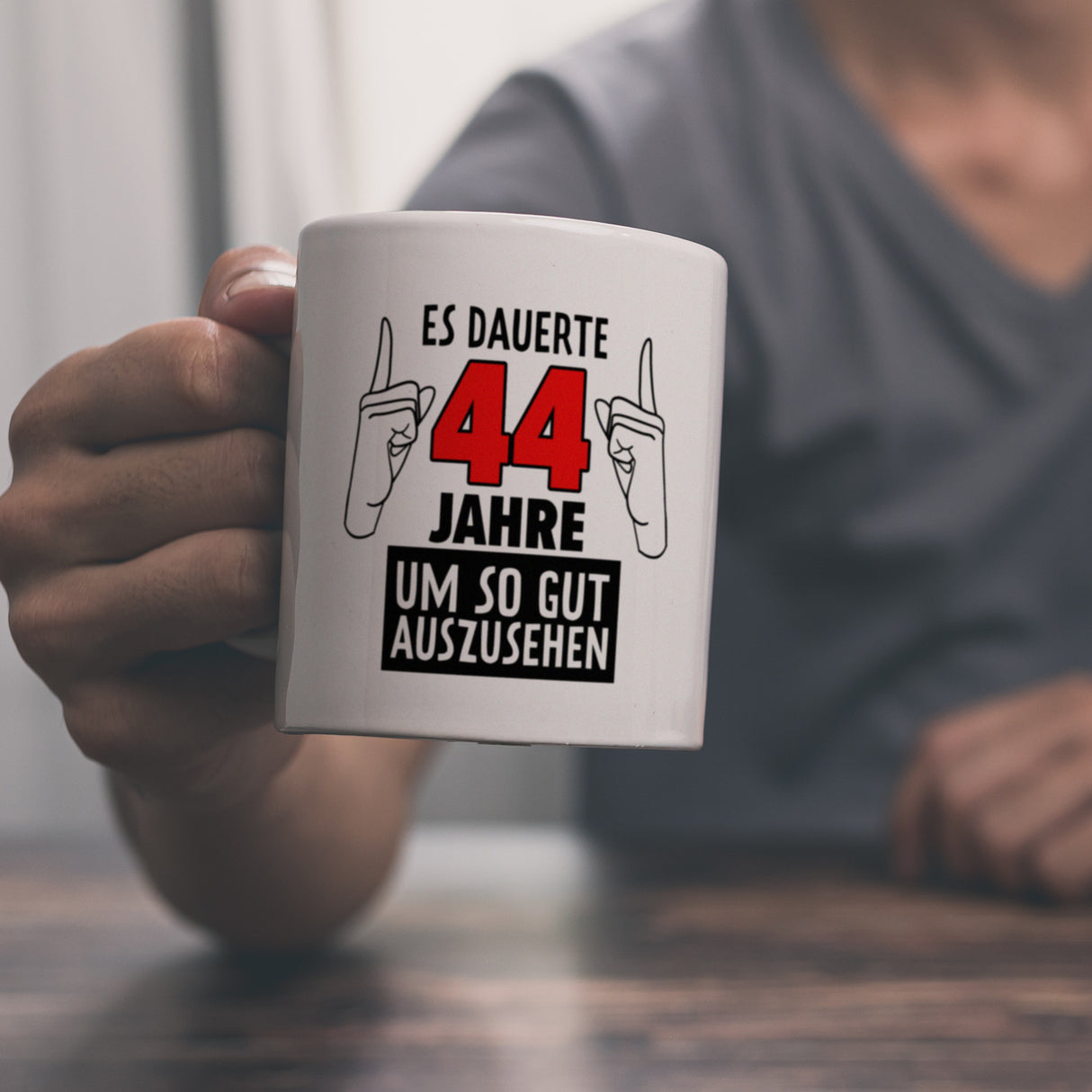 Witziger Kaffeebecher für den 44. Geburtstag mit Motiv: Gutes Aussehen