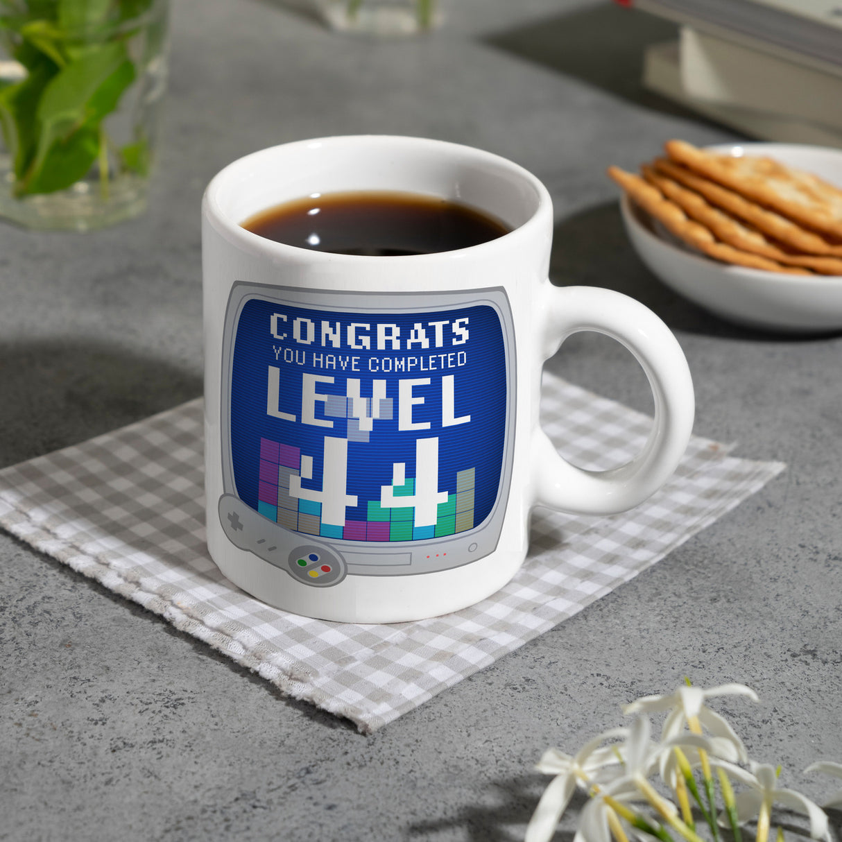 Witziger Kaffeebecher für den 44. Geburtstag mit Motiv: Gamer