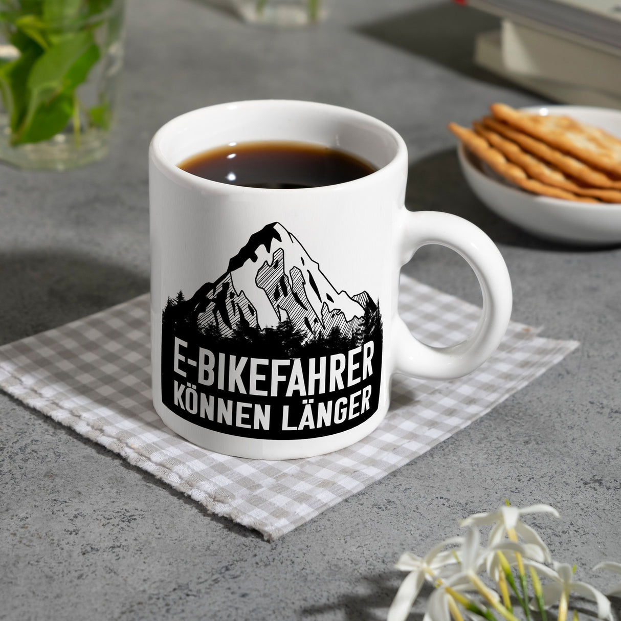 E-Bikefahrer können länger Kaffeebecher