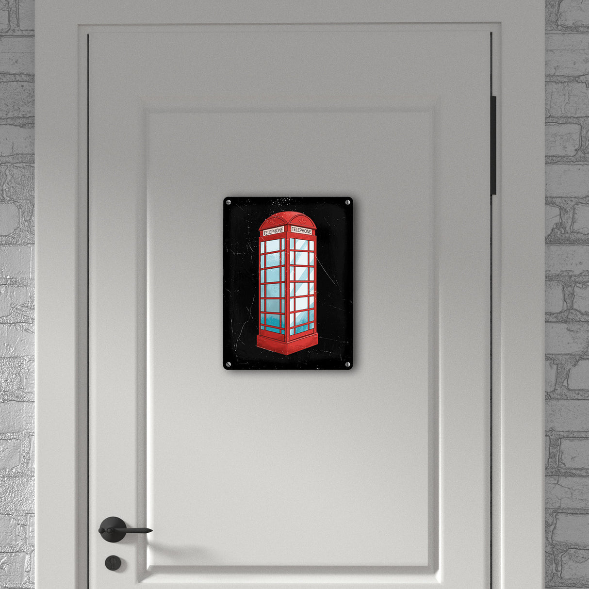 Metallschild mit roter Telefonzelle im Used-Look
