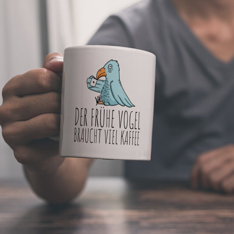 Der frühe Vogel braucht viel Kaffee Kaffeebecher