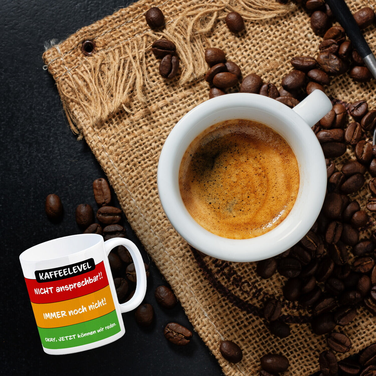 Kaffeelevel nicht ansprechbar Kaffeebecher mit verschiedenen Gemütslagen
