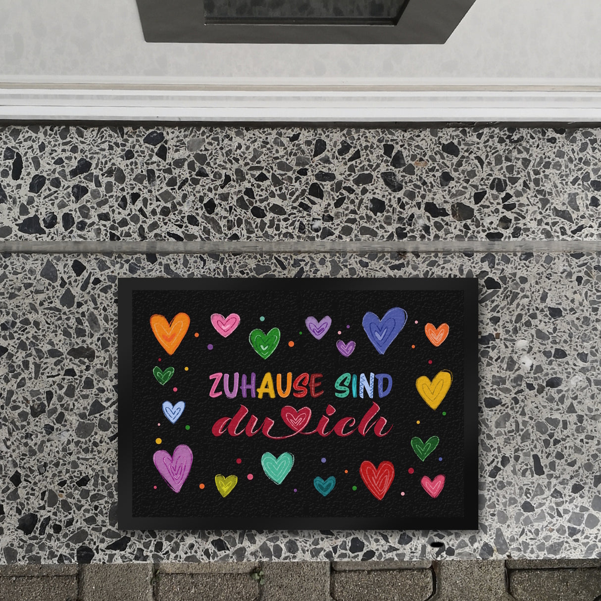 Zuhause sind du und ich Fußmatte mit bunten Herzen