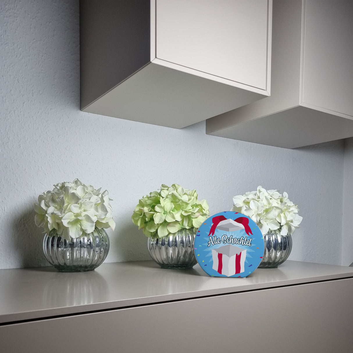 Alte Schachtel Spardose mit Geburtstagsgeschenk-Motiv