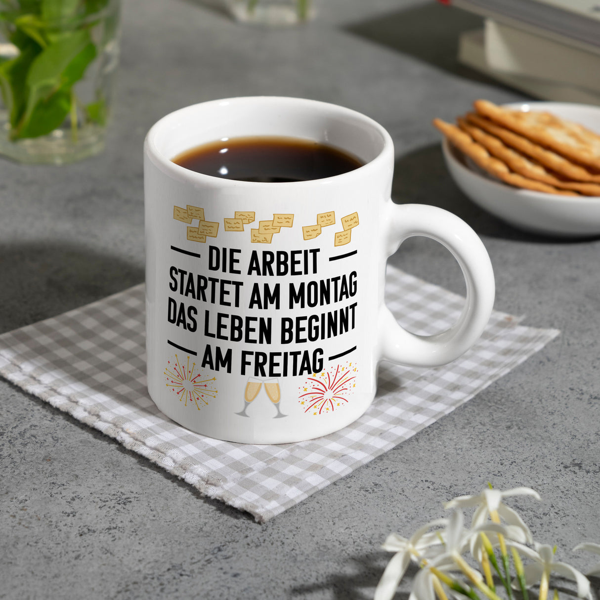 Arbeit am Montag - Leben beginnt Freitag Kaffeebecher