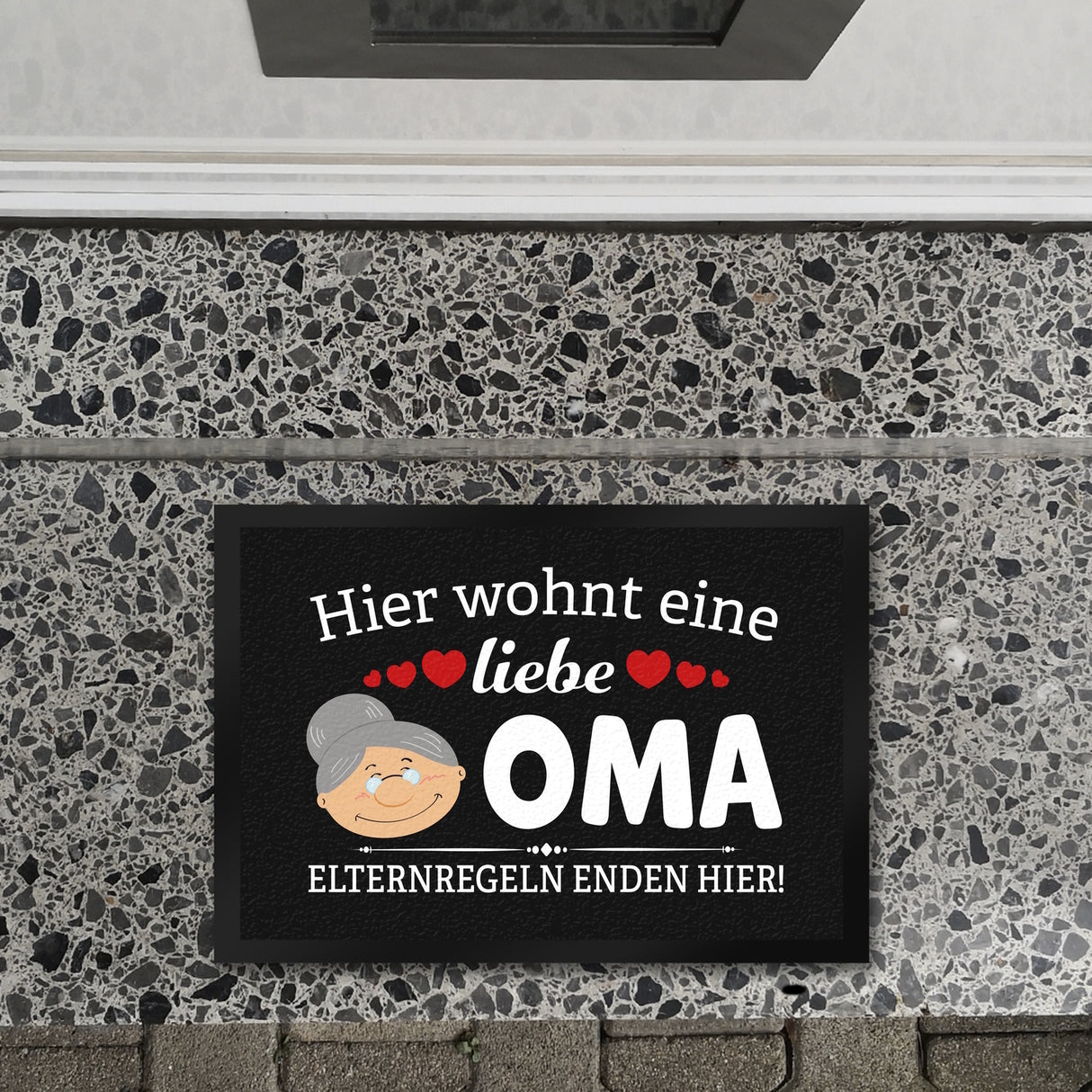 Hier wohnt eine liebe Oma Fußmatte