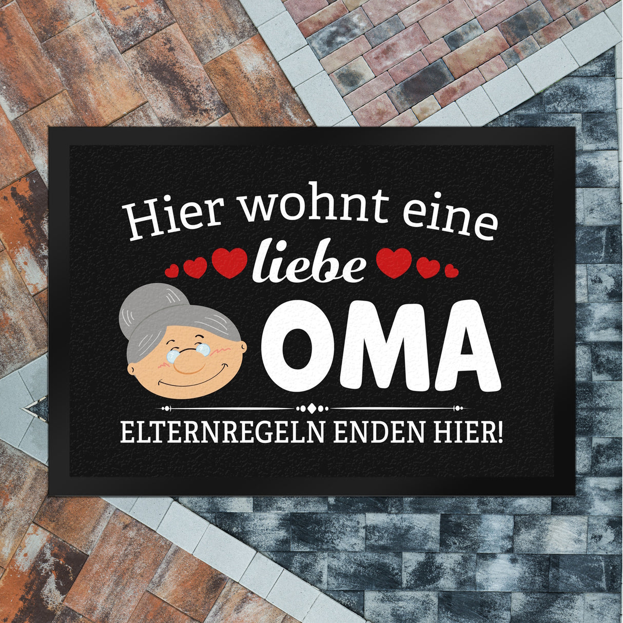 Hier wohnt eine liebe Oma Fußmatte