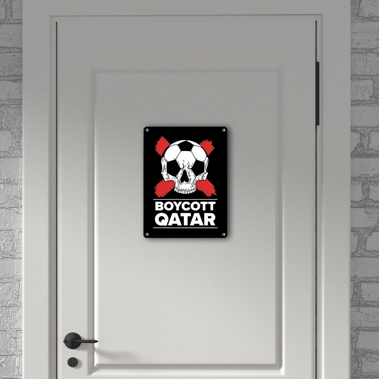 Boycott Qatar Metallschild mit Fußball-Totenkopf