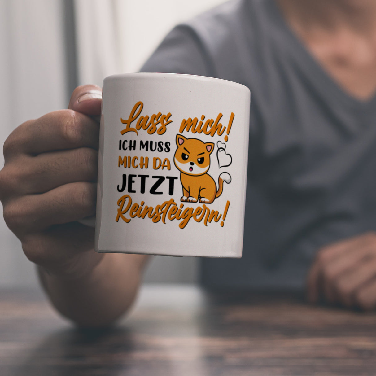 Lass mich! Ich muss mich da jetzt reinsteigern! Kaffeebecher mit Katze
