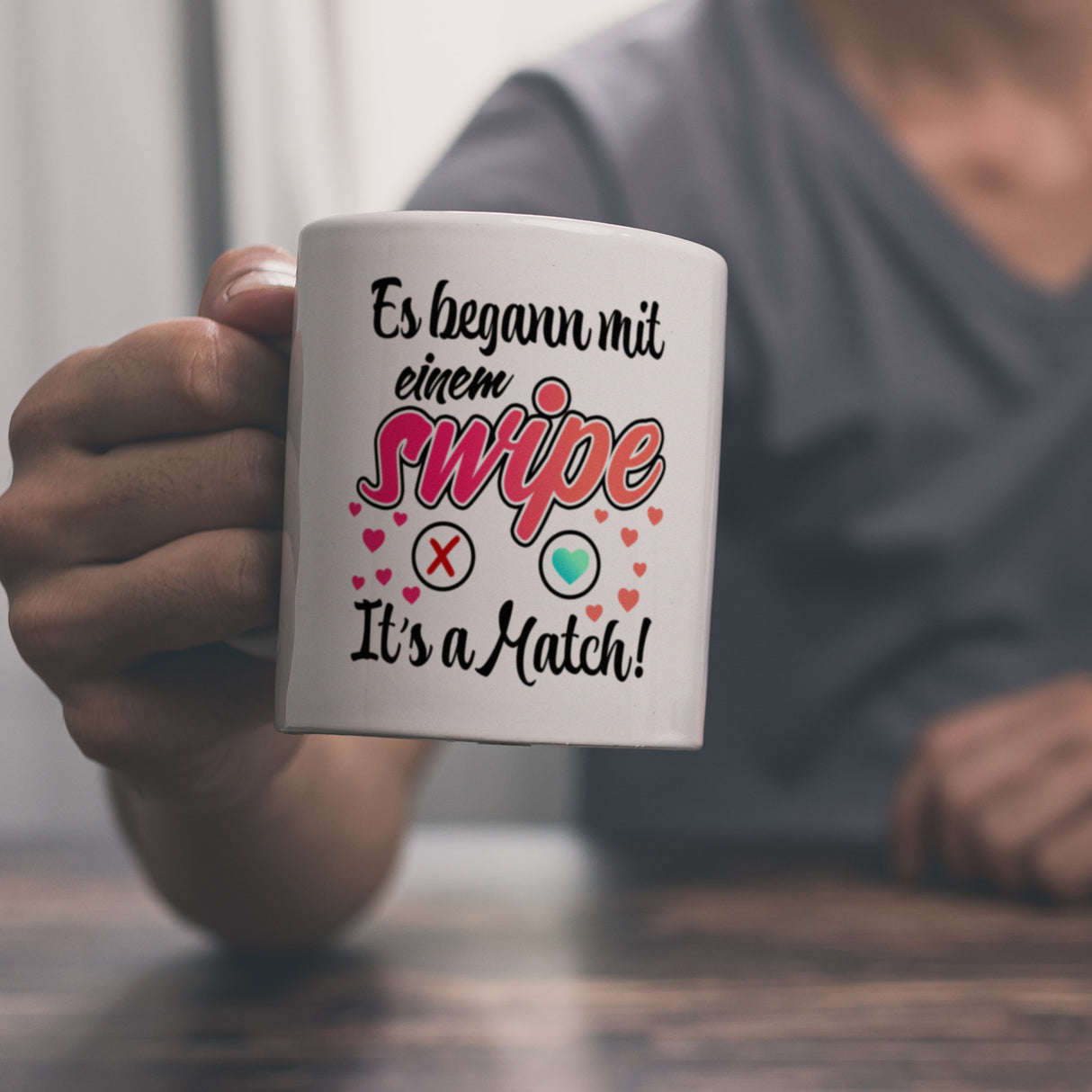 Es begann mit einem swipe Kaffeebecher mit Spruch It's a Match