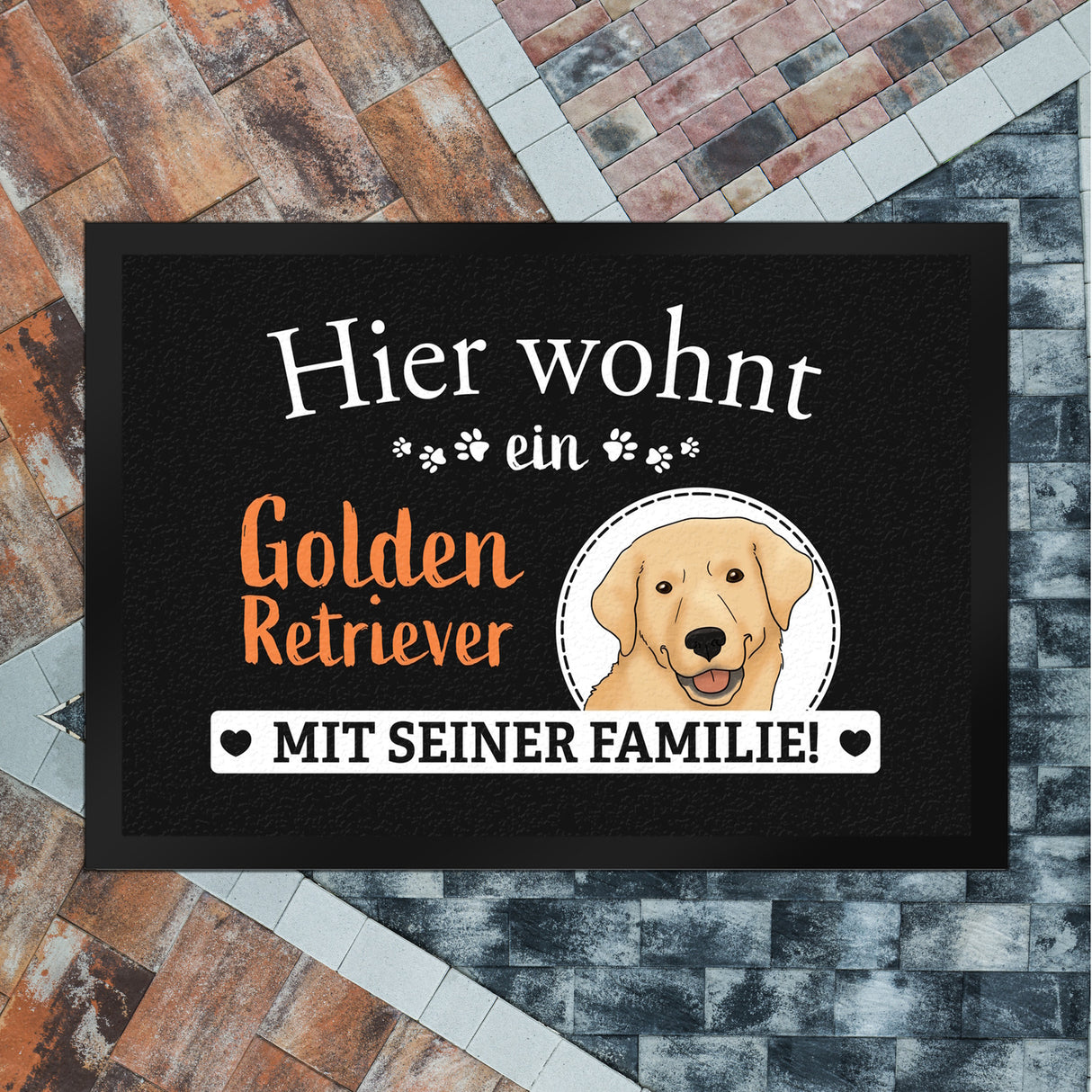 Hier wohnt ein Golden Retriever mit seiner Familie Fußmatte