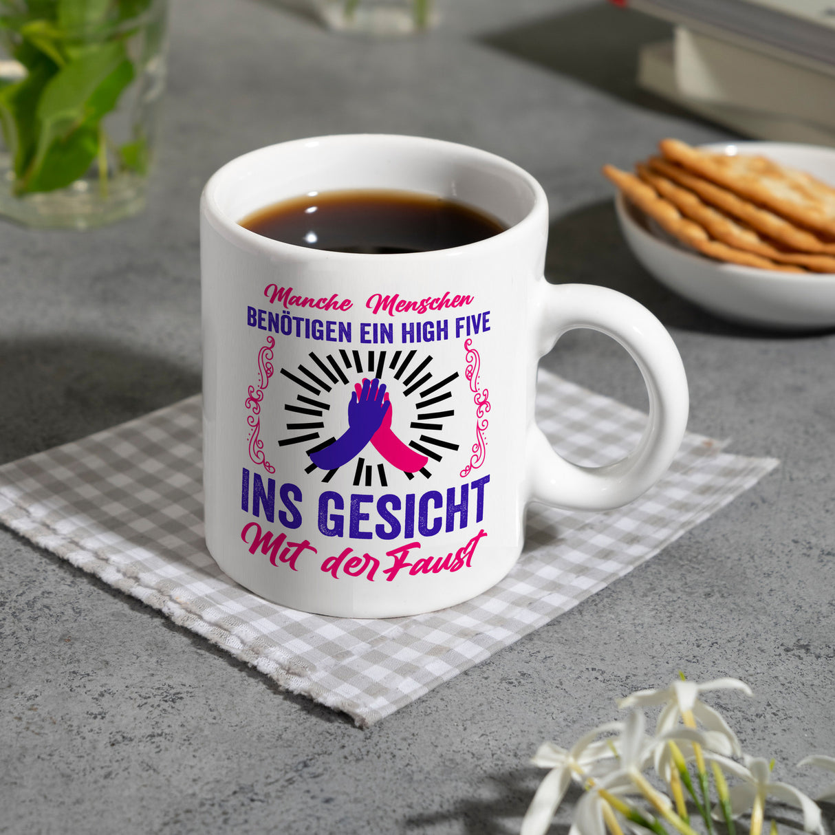 High Five Kaffeebecher mit Spruch: High Five ins Gesicht mit der Faust