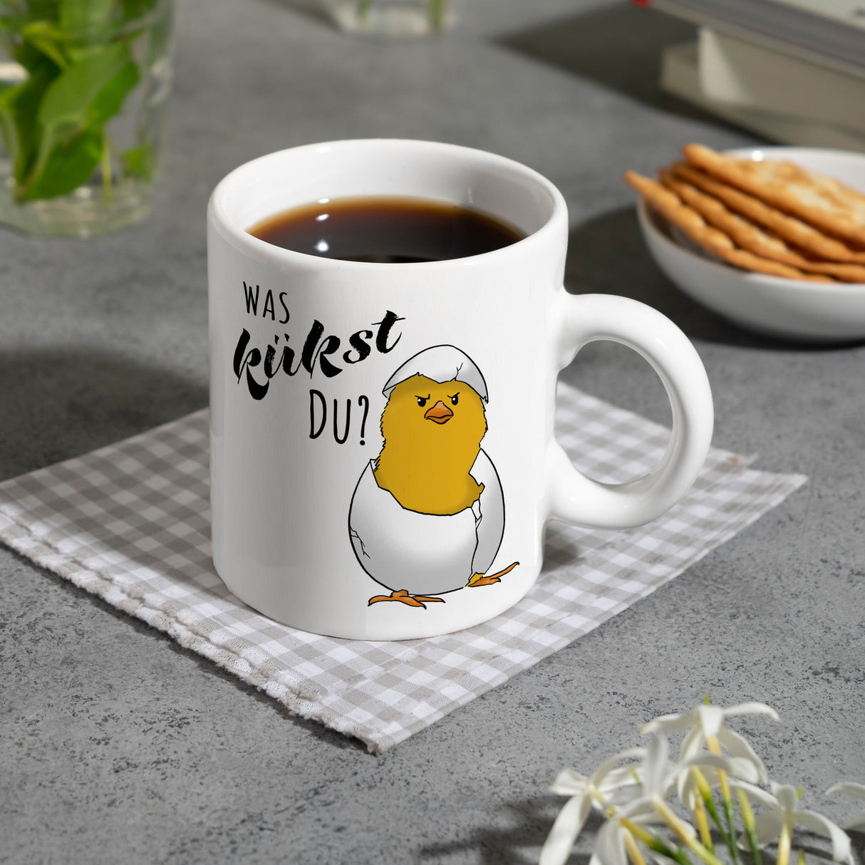 Was kükst du Kaffeebecher mit frechem Küken im Ei