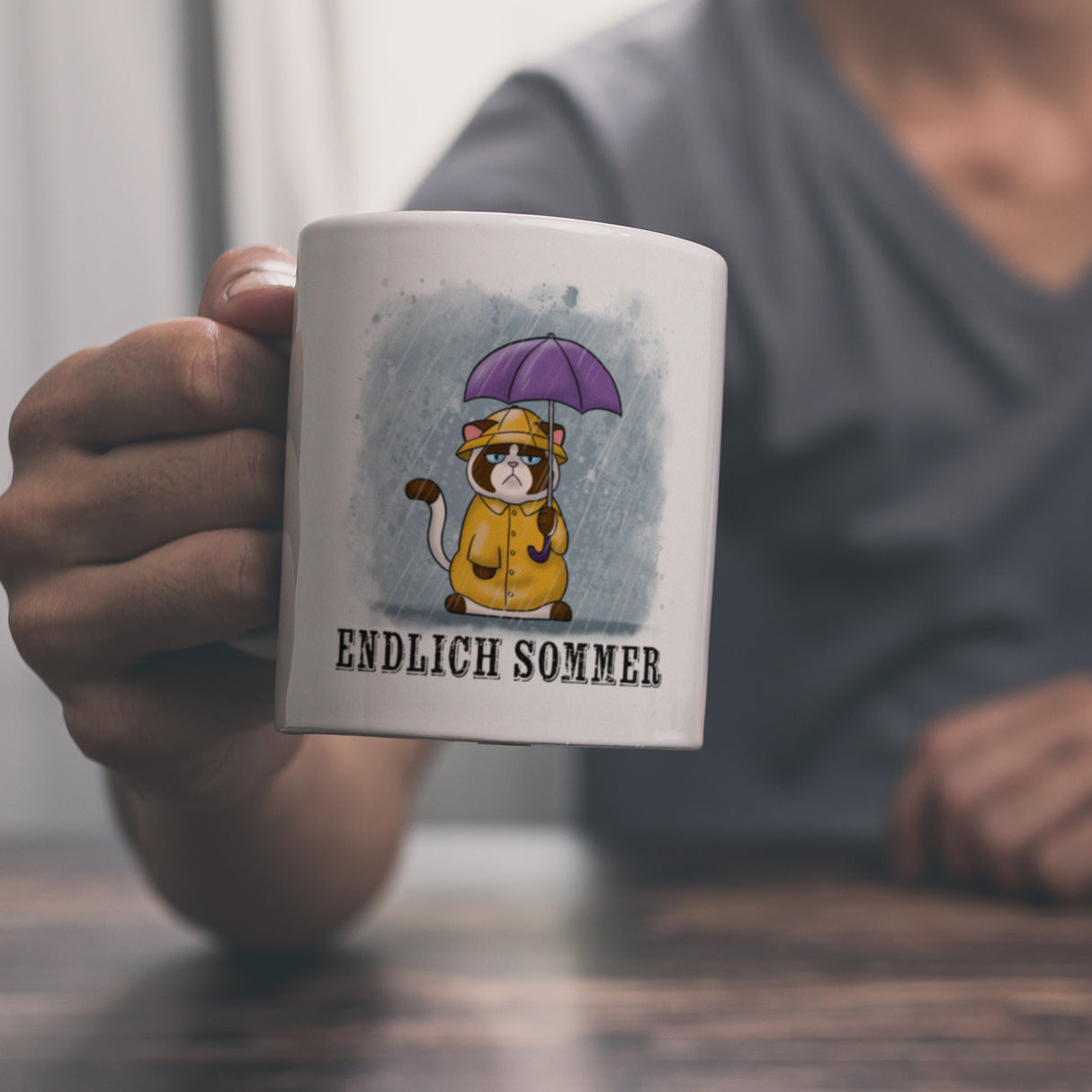 Endlich Sommer Kaffeebecher mit grummeliger Katze
