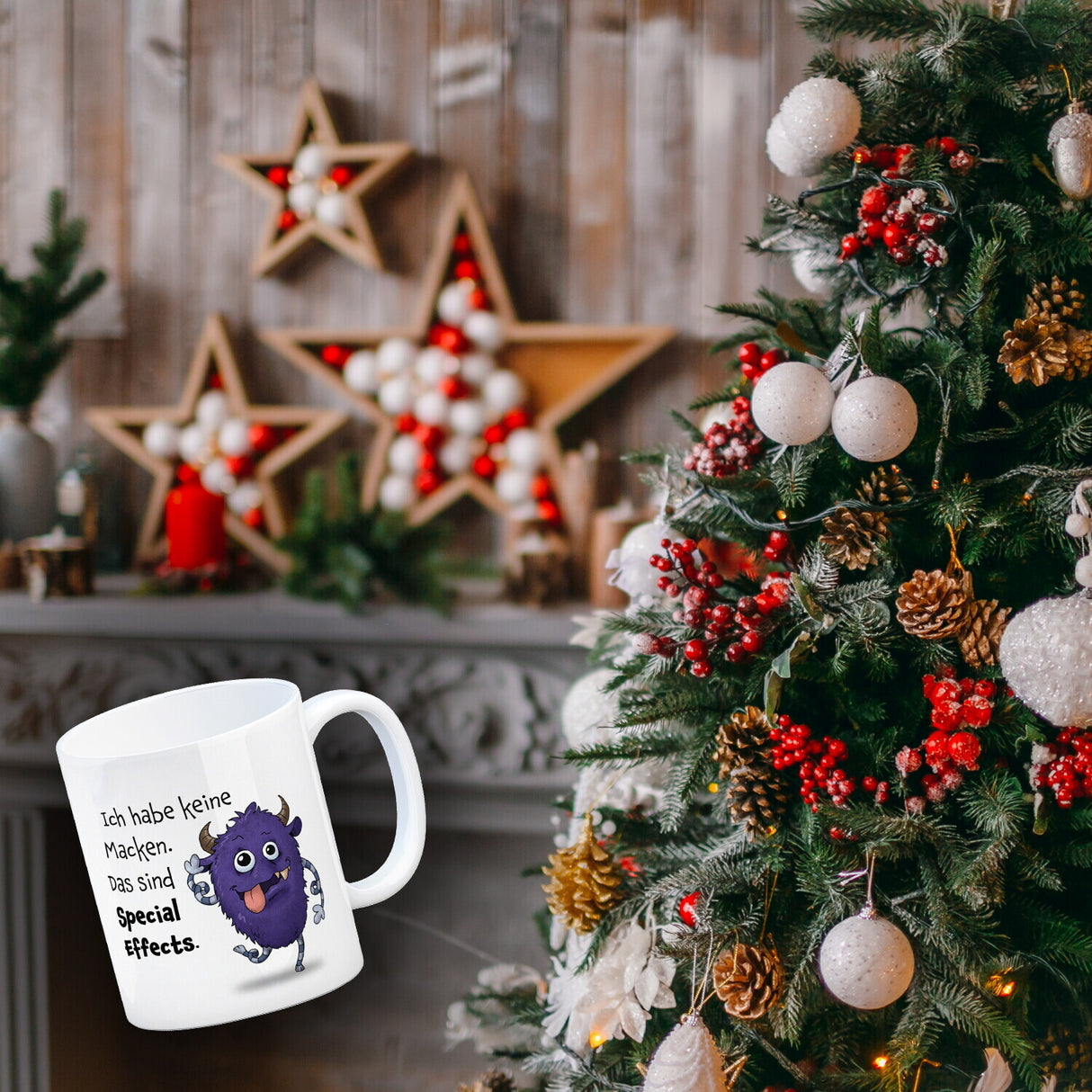 Freches Monster in lila Kaffeebecher mit lustigem Spruch