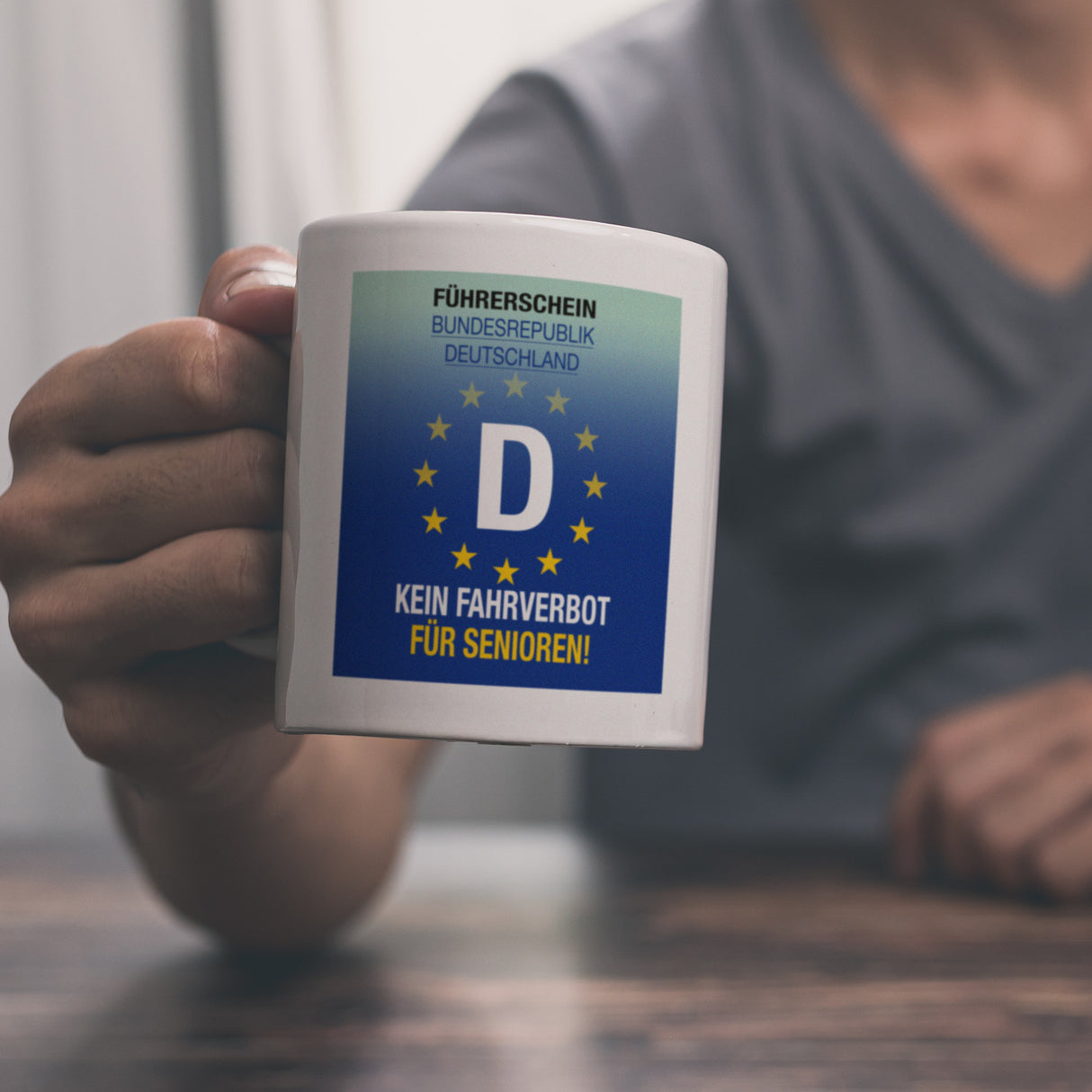 Kein Fahrverbot für Senioren Kaffeebecher