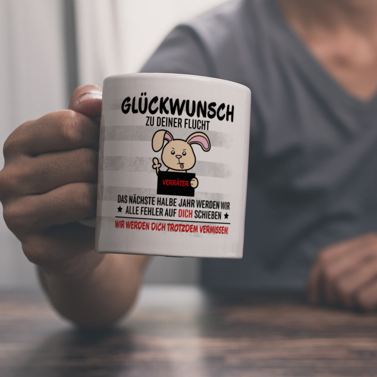 Glückwunsch zur Flucht, Verräter Mittelfinger Kaffeebecher mit Hase