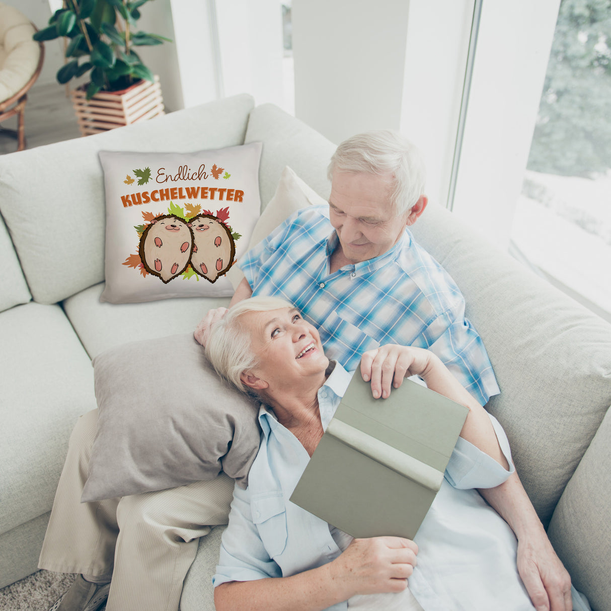 Endlich Kuschelwetter herbstliches Kissen mit Igelpaar