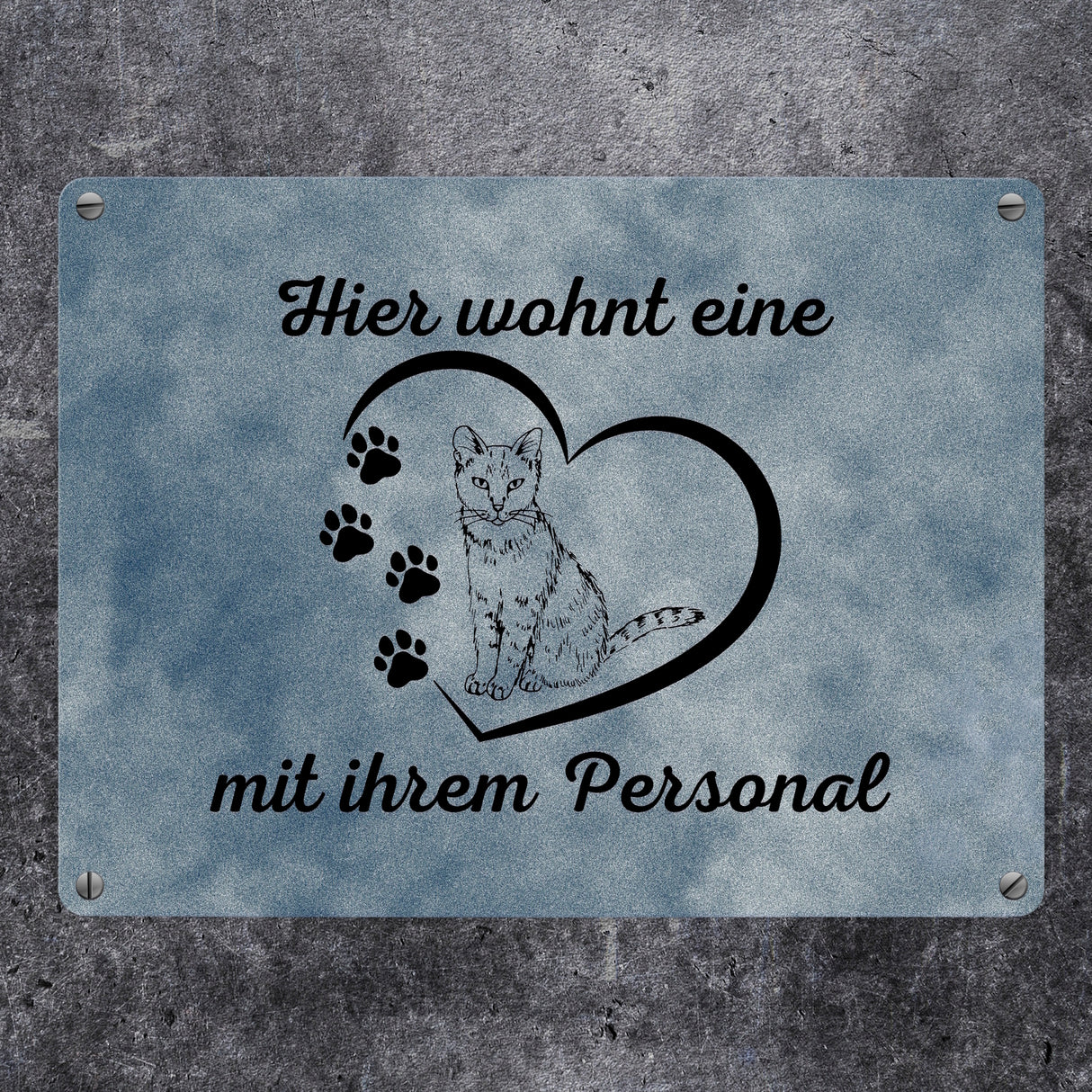 Hier wohnt eine Katze mit ihrem Personal Metallschild in 15x20 cm