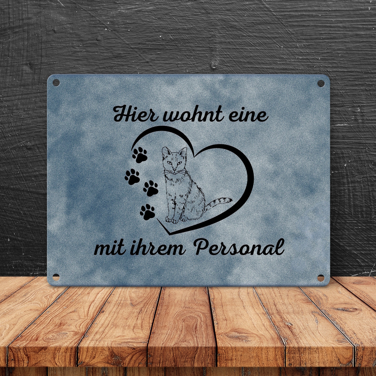 Hier wohnt eine Katze mit ihrem Personal Metallschild in 15x20 cm