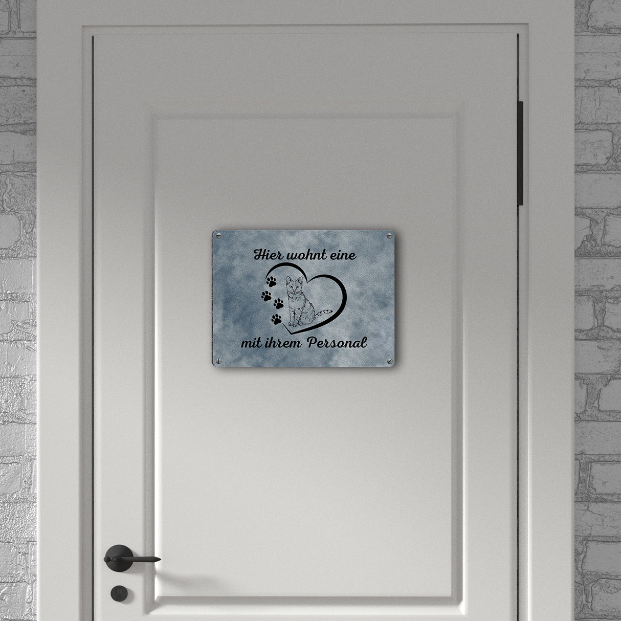 Hier wohnt eine Katze mit ihrem Personal Metallschild in 15x20 cm