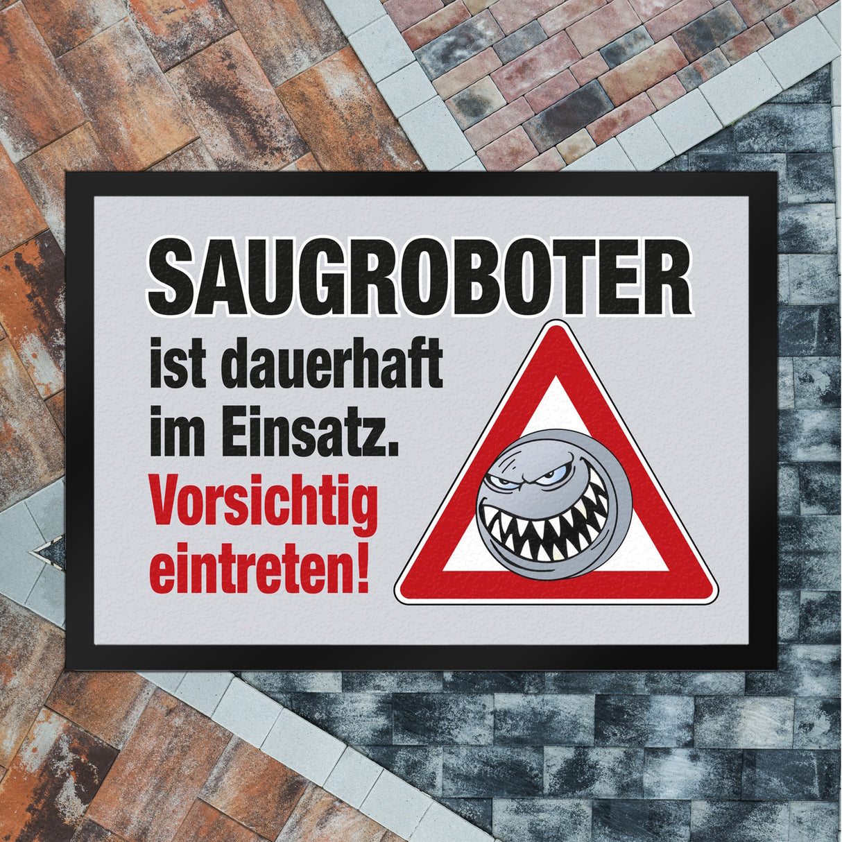 Saugroboter im Einsatz Fußmatte mit Spruch Vorsichtig eintreten!