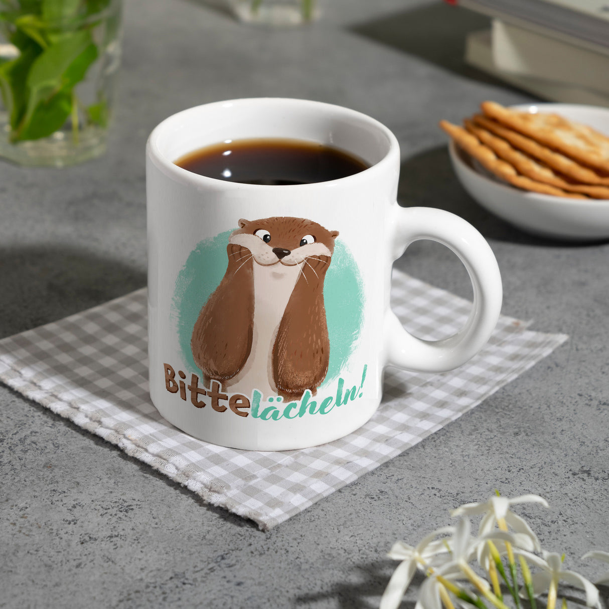 Lachender Otter Kaffeebecher mit Spruch Bitte lächeln