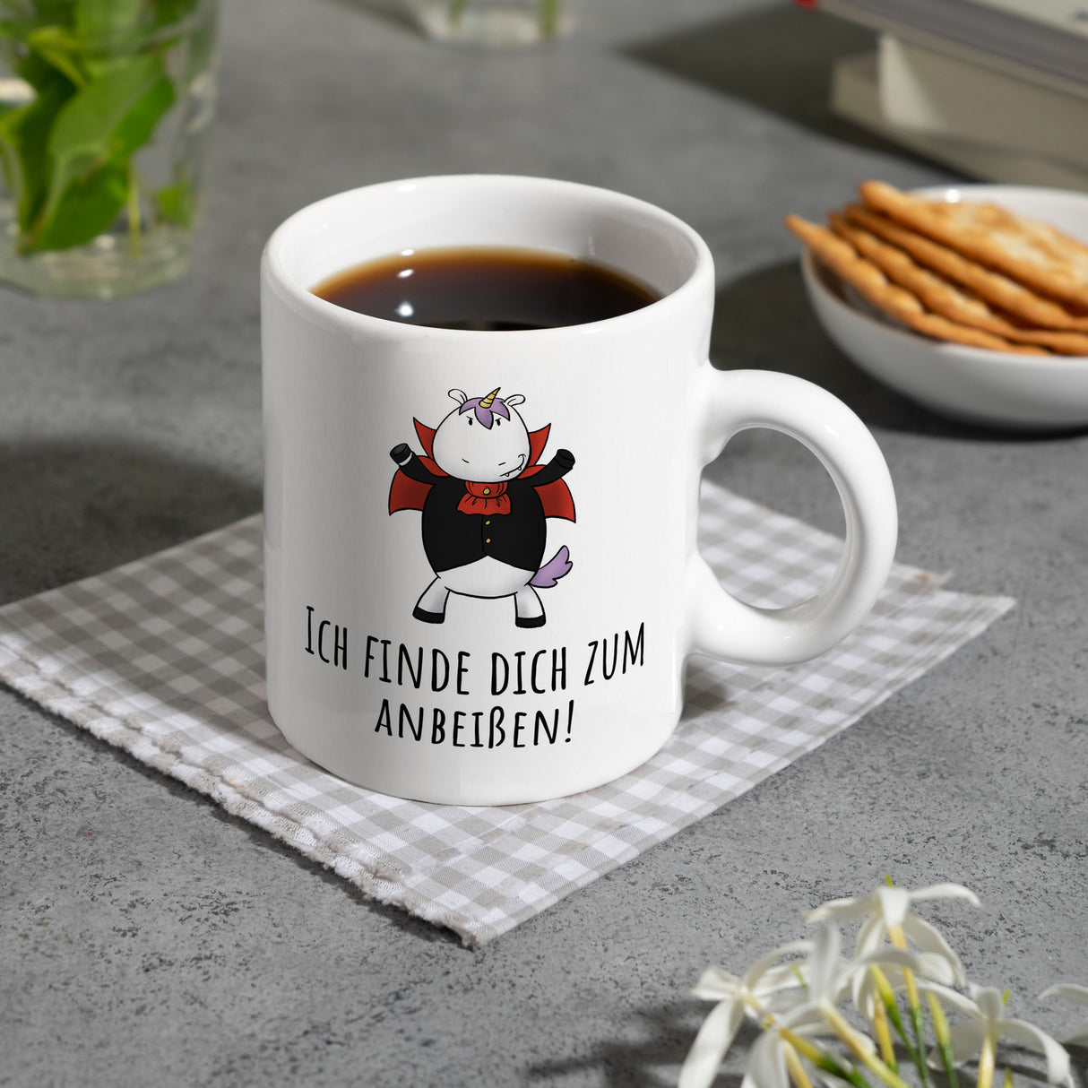 Einhorn-Vampir Kaffeebecher mit Spruch Ich finde dich zum Anbeißen