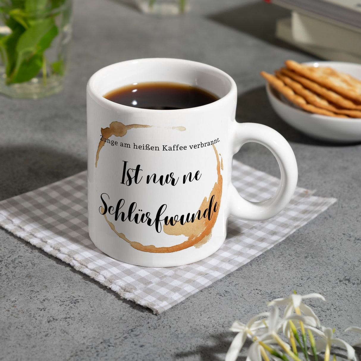 Kaffeefleck Kaffeebecher mit Spruch Zunge am heißen Kaffee verbrannt