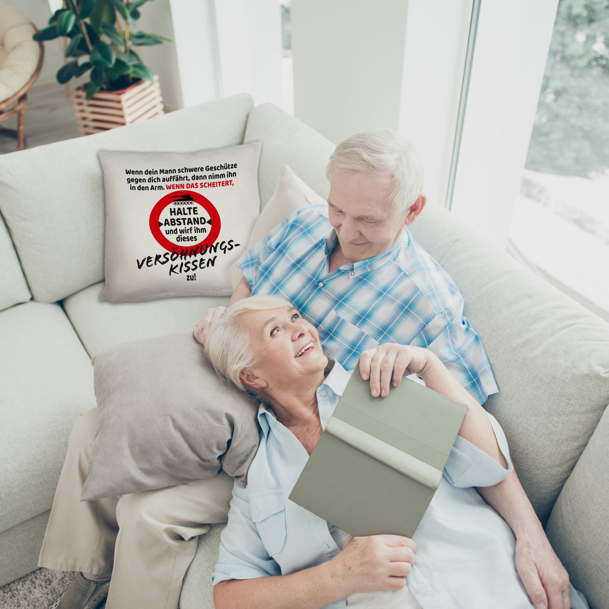 Ehe Kissen mit Warnsymbol und Spruch zum Thema Versöhnung für die Frau