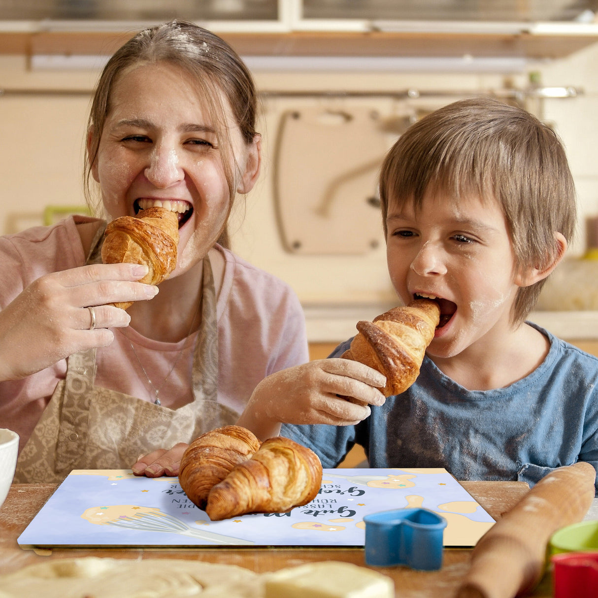 Gute Mütter Schneidebrett aus Glas mit Spruch Kinder dürfen die Rührbesen abschlecken