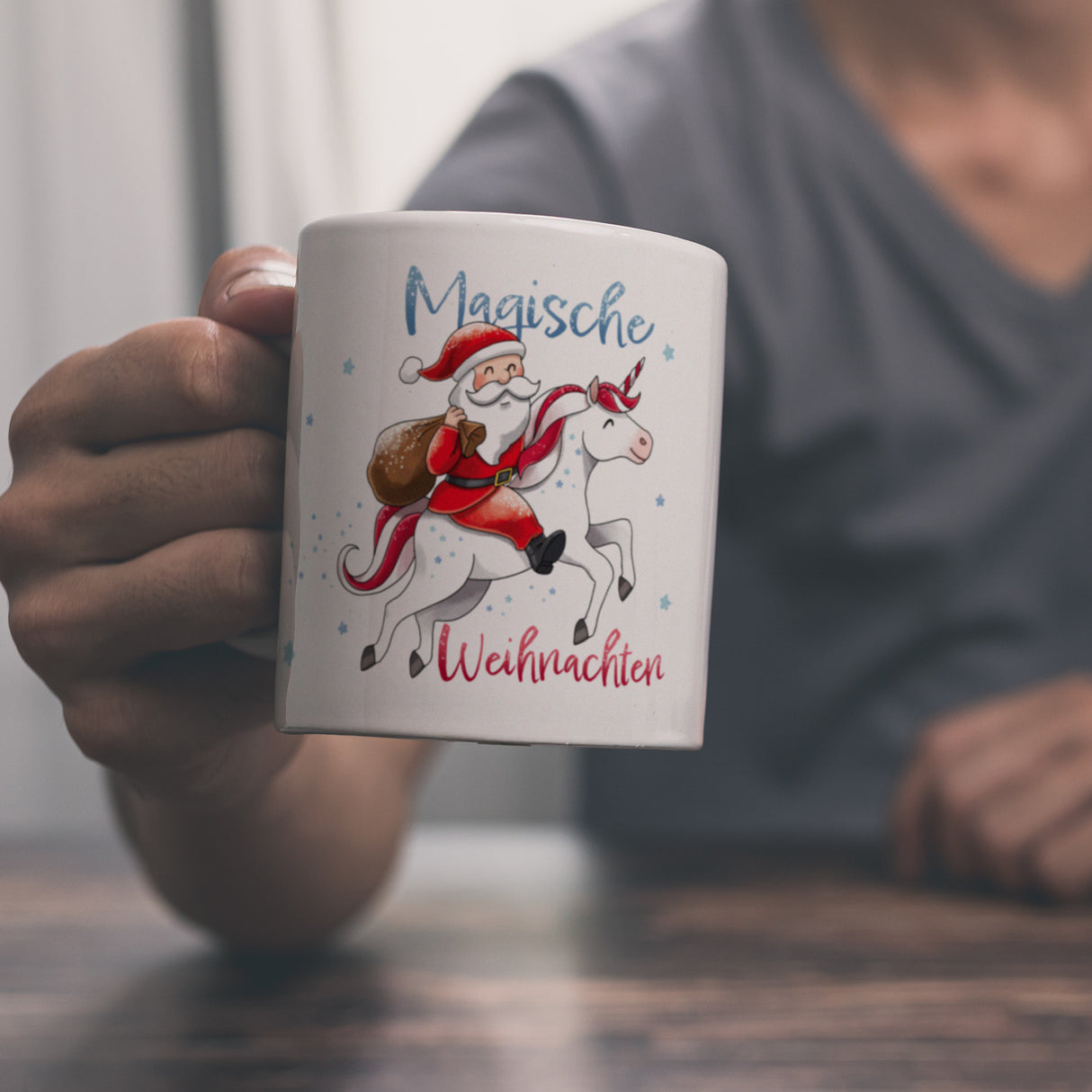 Weihnachtsmann auf Einhorn Kaffeebecher mit Spruch Magische Weihnachten