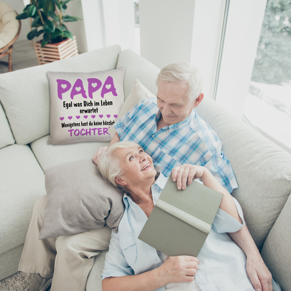 Papa wenigstens hast du keine hässliche Tochter Kissen in pink