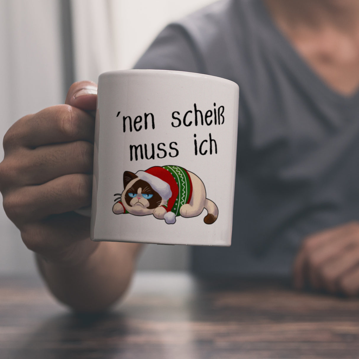 Genervter Kater Kaffeebecher mit Spruch nen scheiß muss ich