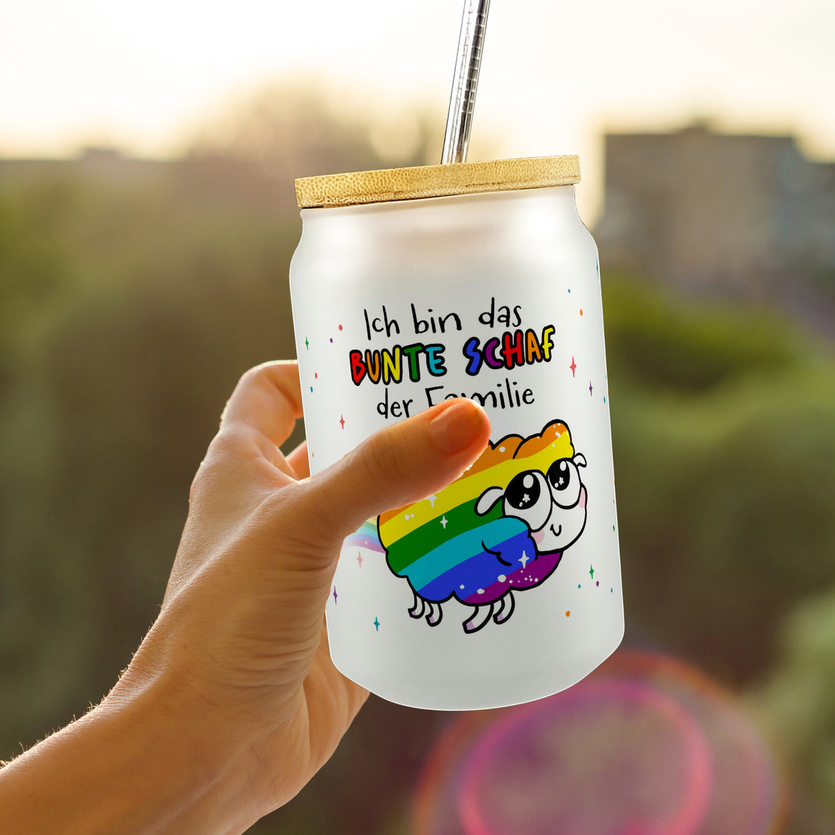 Das bunte Schaf der Familie in Pride-Farben Trinkglas mit Bambusdeckel mit Spruch