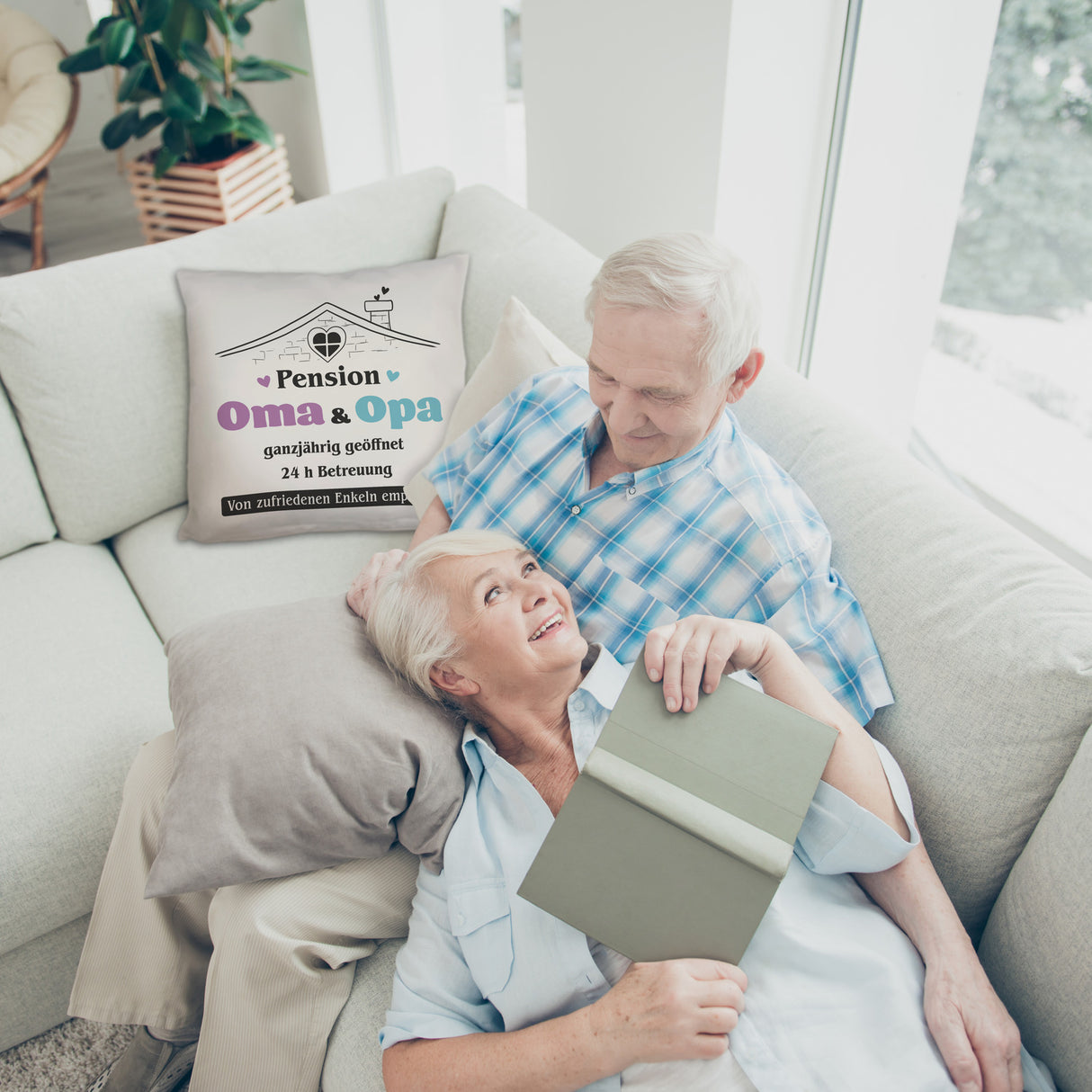 Pension Oma & Opa Kissen mit Spruch Von zufriedenen Enkeln empfohlen