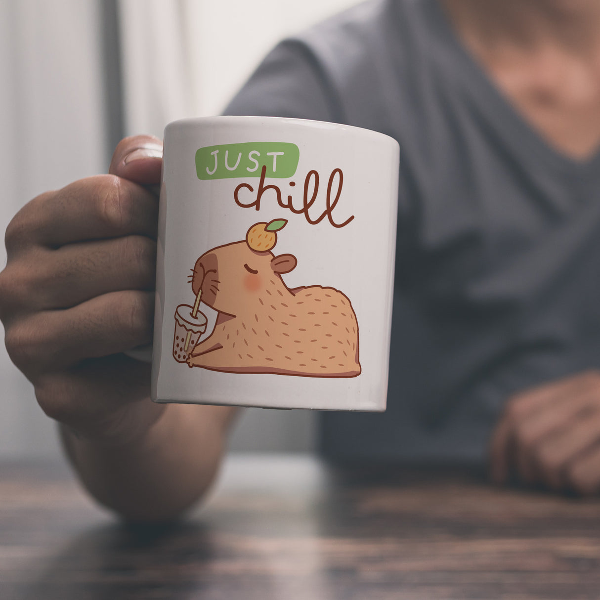 Capybara mit Bubble Tea Kaffeebecher mit Spruch Just Chill