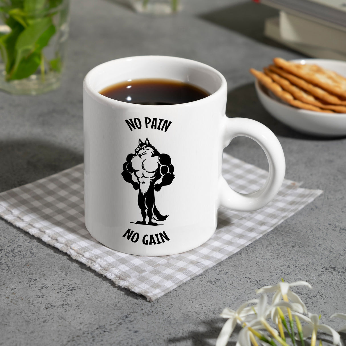 Muskulöser Fitness-Wolf Kaffeebecher mit Spruch NO PAIN NO GAIN
