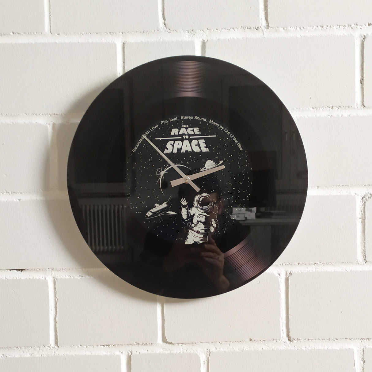 Schallplatte Astronaut Wanduhr mit Weltraummotiv