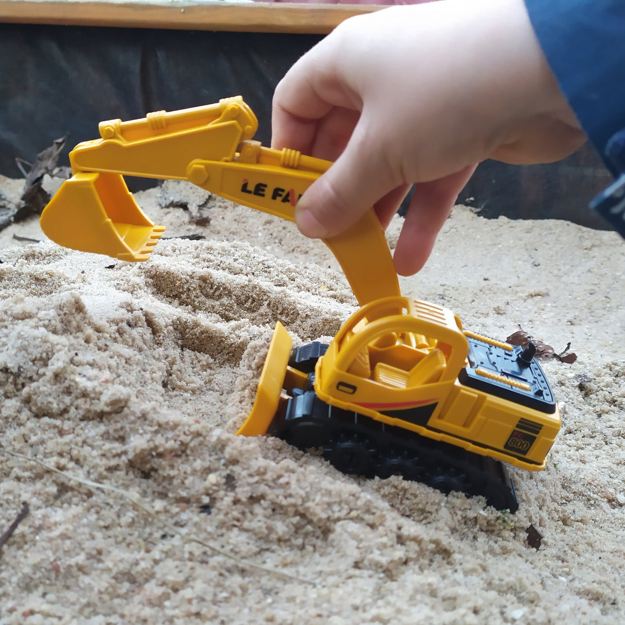 Bagger Spielzeugmodell mit Frikitionsmotor
