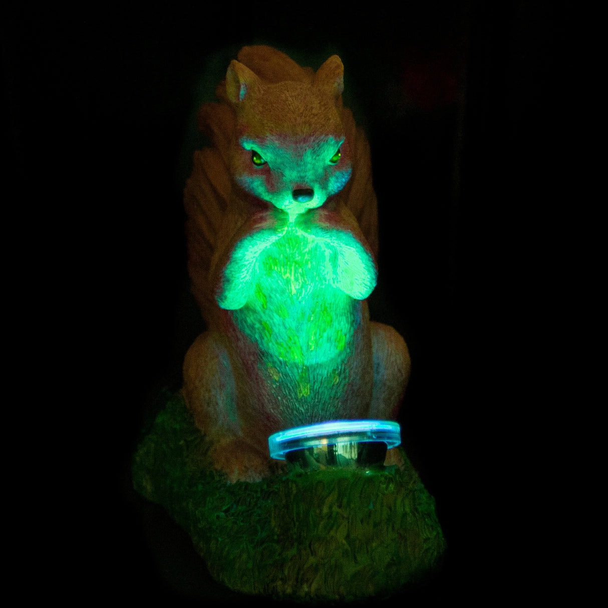 Zombie Eichhörnchen Gartenfigur mit Solarlampe