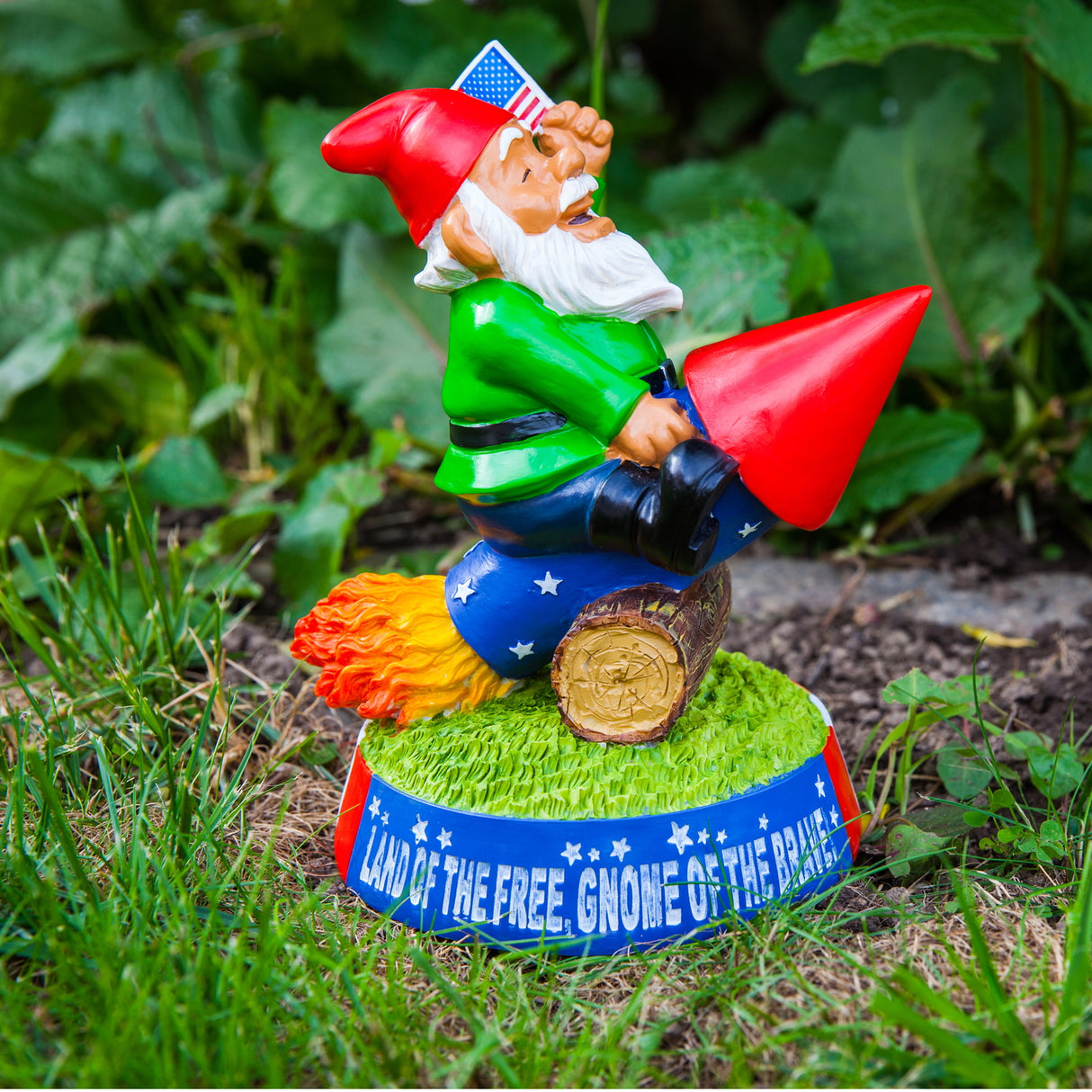 Patriotischer Gartenzwerg mit Rakete und USA Flagge
