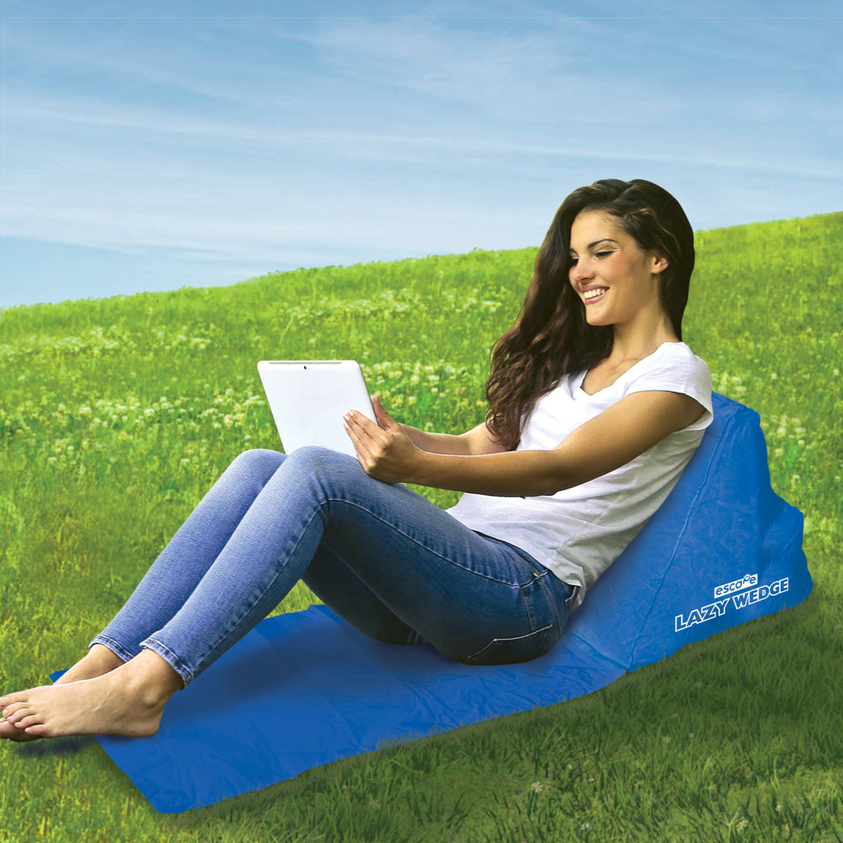 Lazy Wedge Strandliege mit aufblasbarer Rückenlehne in blau